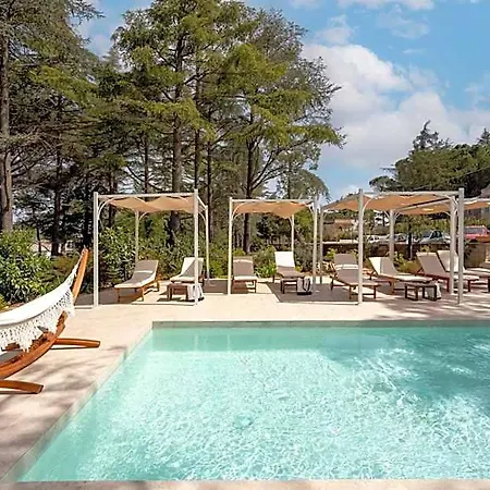Guesthost - Borgo Lucia Trulli With Pool فندق