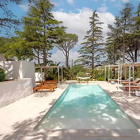 Guesthost - Borgo Lucia Trulli With Pool Hébergement de vacances Fasano